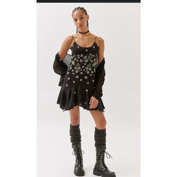 Urban Outfitters Sienna Embroidered Hanky Hem Mini Dress black Size Medium - Picture 1 of 10
